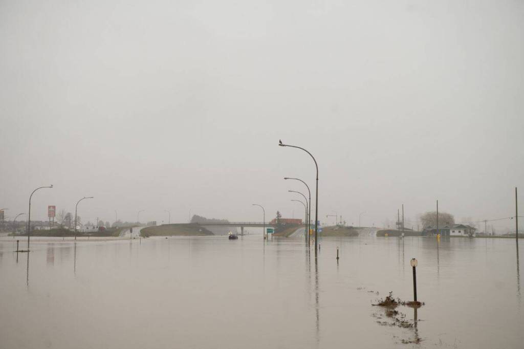 Highway 1 remains closed in Abbotsford amid ongoing flooding